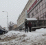 Старики тонут в снегу у первой поликлиники - Gorod48.ru