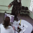 Ограбление офиса микрозаймов попало на видео - Gorod48.ru