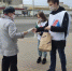 Липецкие волонтеры раздают маски на автобусных остановках - Липецкое время