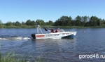 Спасатели вытащили из реки свалившегося с плотины парня