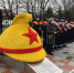 В Липецке торжественно открыли памятник пожарной каске - Gorod48.ru
