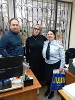 Липецкие партийцы поздравили сотрудников полиции с профессиональным праздником