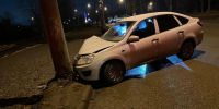 19-летний водитель в Липецке на «Ладе Гранте» врезался в фонарный столб - Комсомольская Правда