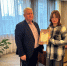 Председатель Правобережного районного суда г. Липецка С.Е. Парахин вручил грамоту и книгу Еременко Таисии, ученицы 7 класса общеобразовательной школы г. Липецка, занявшей 3 место в номинации «Лучший рисунок» в конкурсе «Примирительные процедуры" - Правобережный районный суд