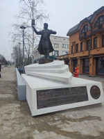 Преосвященнейший Евфимий, епископ Усманский принял участие в открытии памятника Алексею Петровичу Хренникову