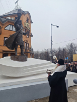 Преосвященнейший Евфимий, епископ Усманский принял участие в открытии памятника Алексею Петровичу Хренникову