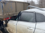 В рубашке родился — водитель внедорожника въехал под манипулятор и получил только легкие травмы
