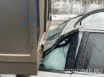 В рубашке родился — водитель внедорожника въехал под манипулятор и получил только легкие травмы