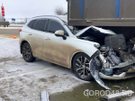 В рубашке родился — водитель внедорожника въехал под манипулятор и получил только легкие травмы