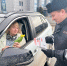 На липецких трассах автоинспекторы, юидовцы и общественники  вручают цветы автоледи - ГИБДД Липецкой области