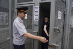 Бил и запрещал подходить к холодильнику: в Липецке отчим довел пасынка до самоубийства