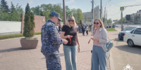 Росгвардейцы раздают липчанам Георгиевские ленты в преддверии Дня Победы - Росгвардия
