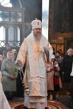 В день Радоницы в соборе Сретения Владимирской иконы Божией Матери Задонского Рождество-Богородицкого мужского монастыря состоялись торжественные богослужения
