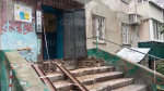 Вход в подъезд провалился на улице Космонавтов