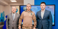 В Липецке единороссы вручили партбилеты участникам СВО - Единая Россия