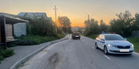 13-летняя девочка вышла из автобуса и попала под машину - Gorod48.ru
