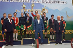 Сильные девушки с медалями