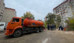 Машина провалилась в Липецке на улице 15 микрорайон в промытую горячей водой яму — Изображение 1