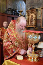 Высокопреосвященнейший схимитрополит Никон (Васин) и Преосвященнейший Евфимий, епископ Усманский, викарий Липецкой епархии, совершили Божественную литургию во Владимирском соборе Задонского Рождество-Богородицкого мужского монастыря