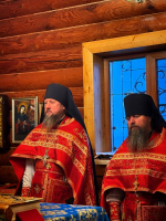 В Неделю 26-ю по Пятидесятнице, день памяти великомученицы Екатерины, Глава митрополии совершил Божественную литургию и чин молебного пения в скитском храме иконы Божией Матери «Скоропослушница» с. Даньшино