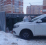 Липчане продолжают парковать машины у мусорных баков - Gorod48.ru