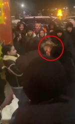 В Липецке у ТРЦ «Малибу» толпа подростков избила девушку