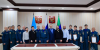 Александр Куренков посетил Ситуационный центр Дагестана и вручил ведомственные награды - МЧС России