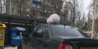 Очередной автомобиль у контейнерной площадки украсили мусором - Gorod48.ru