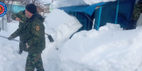 Липецкие спасатели откопали выход из дома пенсионерки, заваленный снегом - Липецкая ГТРК