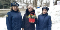 Судебные приставы поздравили маму участника СВО с Международным женским днём - УФССП Липецкой области