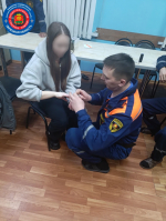 Это не предложение руки и сердца: спасатель снял с распухшего пальца девушки кольцо