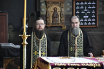 В Великий Пяток Преосвященнейший Евфимий, епископ Усманский, викарий Липецкой епархии, совершил Вечерню с выносом Плащаницы Спасителя