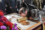 В Великий Пяток Преосвященнейший Евфимий, епископ Усманский, викарий Липецкой епархии, совершил Вечерню с выносом Плащаницы Спасителя