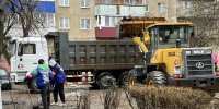 В Ельце волонтёры помогают убирать дворы после атаки БПЛА - Gorod48.ru