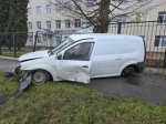 В Ельце в ДТП пострадал водитель врезавшегося в дерево «Ларгуса»