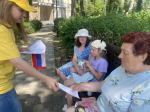 Государственный символ России каждому. Активисты РО организовали пикет-раздачу текста гимна России